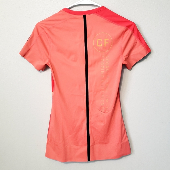 **SOLD**Reebok Womens crossfit shirt sleeve shirt - Picture 2 of 3